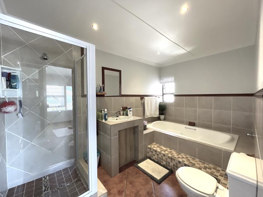 4 Bedroom Property for Sale in Marina Martinique Eastern Cape